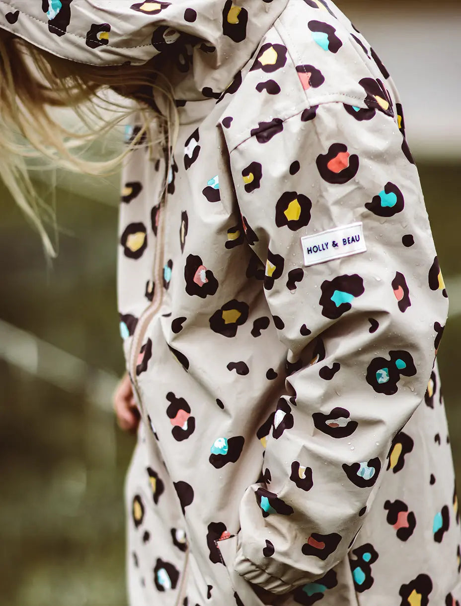 The Magic Behind Holly and Beau’s Colour Changing Raincoats: How It Works - uk.hollyandbeau.com