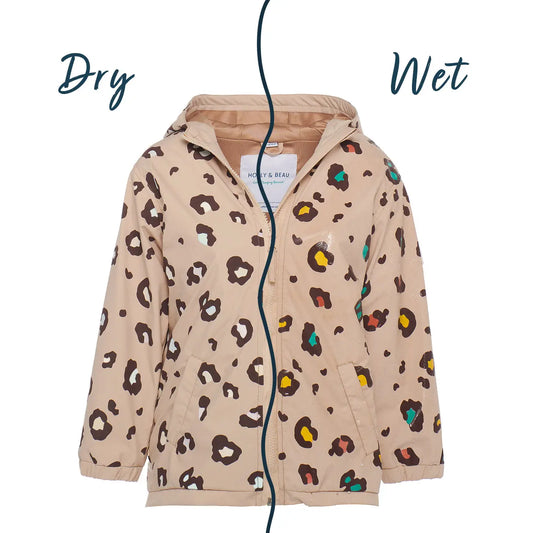 Colour changing kids raincoat in leopard print design wet and dry. This kids colour changing raincoat changes colour when it comes into contact with water. Cute gift for little girl and fun gift for little boys. Front view showing the wet/dry.